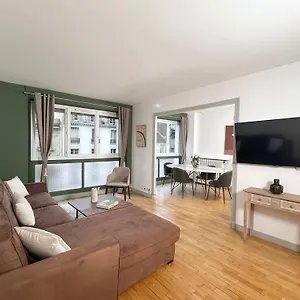 Welcoming Near Eiffel Tower Apartment