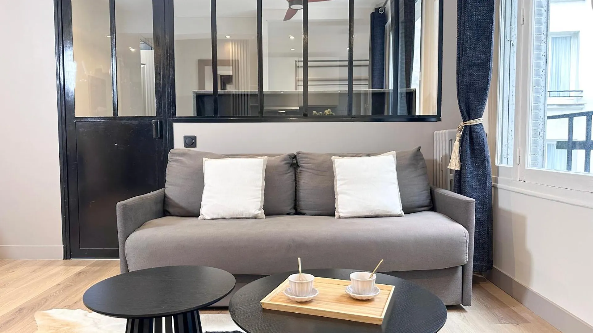 Champs Elysées - Amazing loft - 1628 París 0*,  Francia