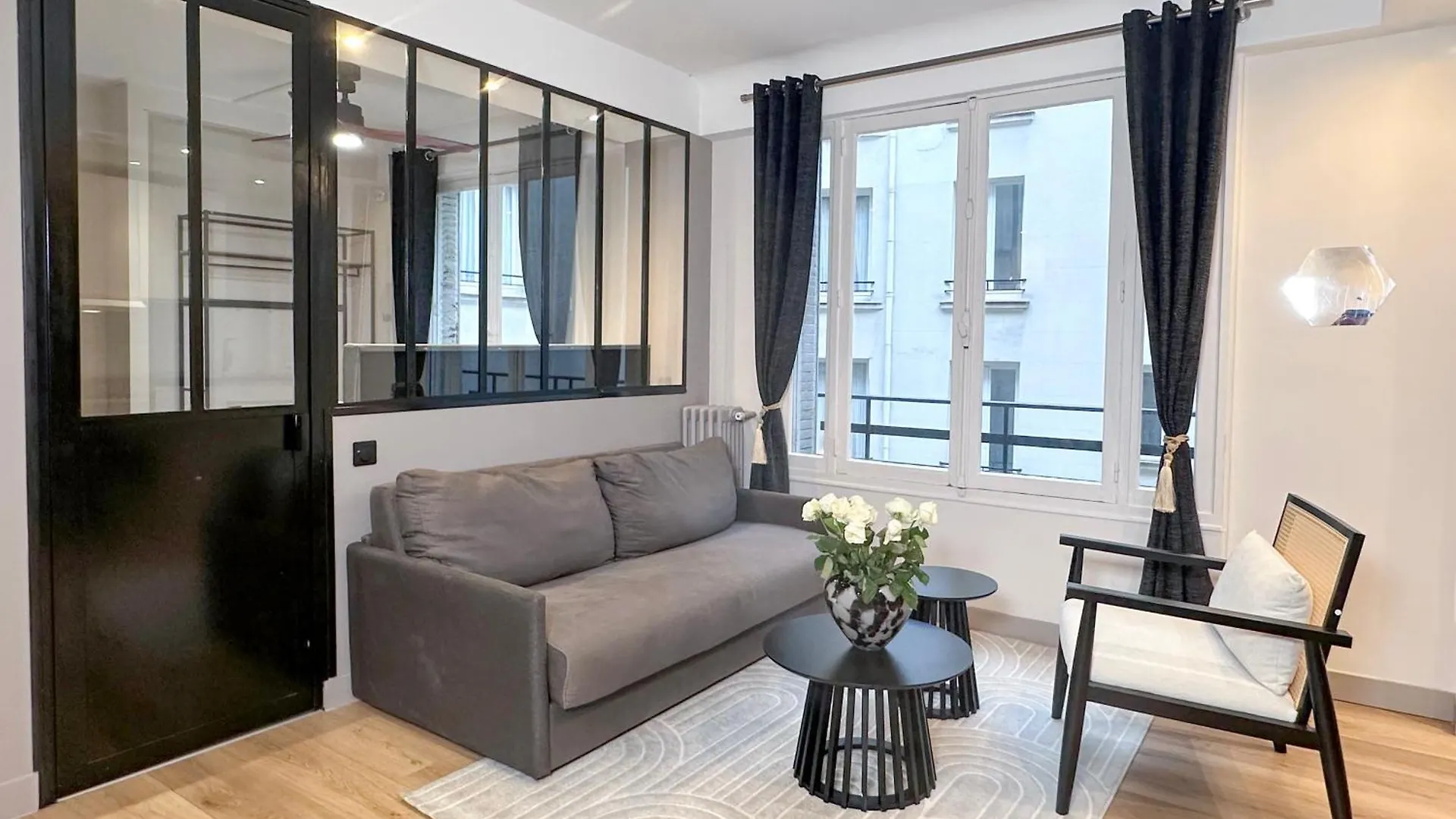 Beautiful Loft In Champs-Elysees Paris